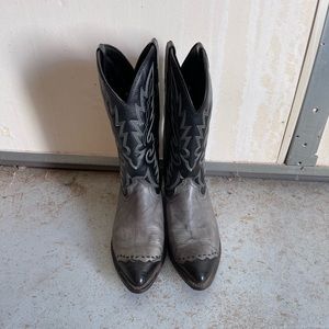 Laredo full grain leather foot with marbling, narrow round toe.